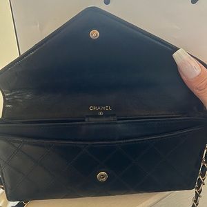 Chanel Black Envelope Wallet - button doesn’t snap